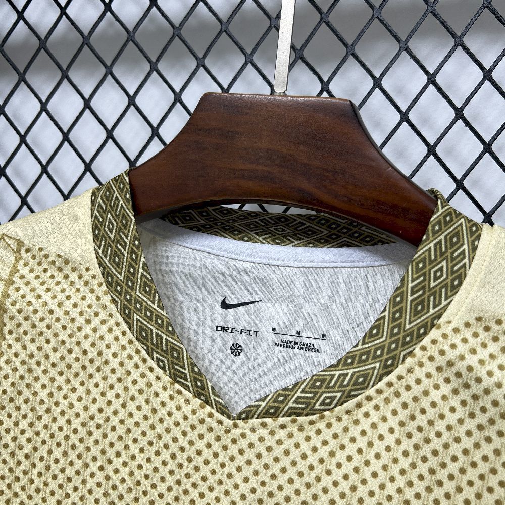Camiseta Brasil "Special Parrot"