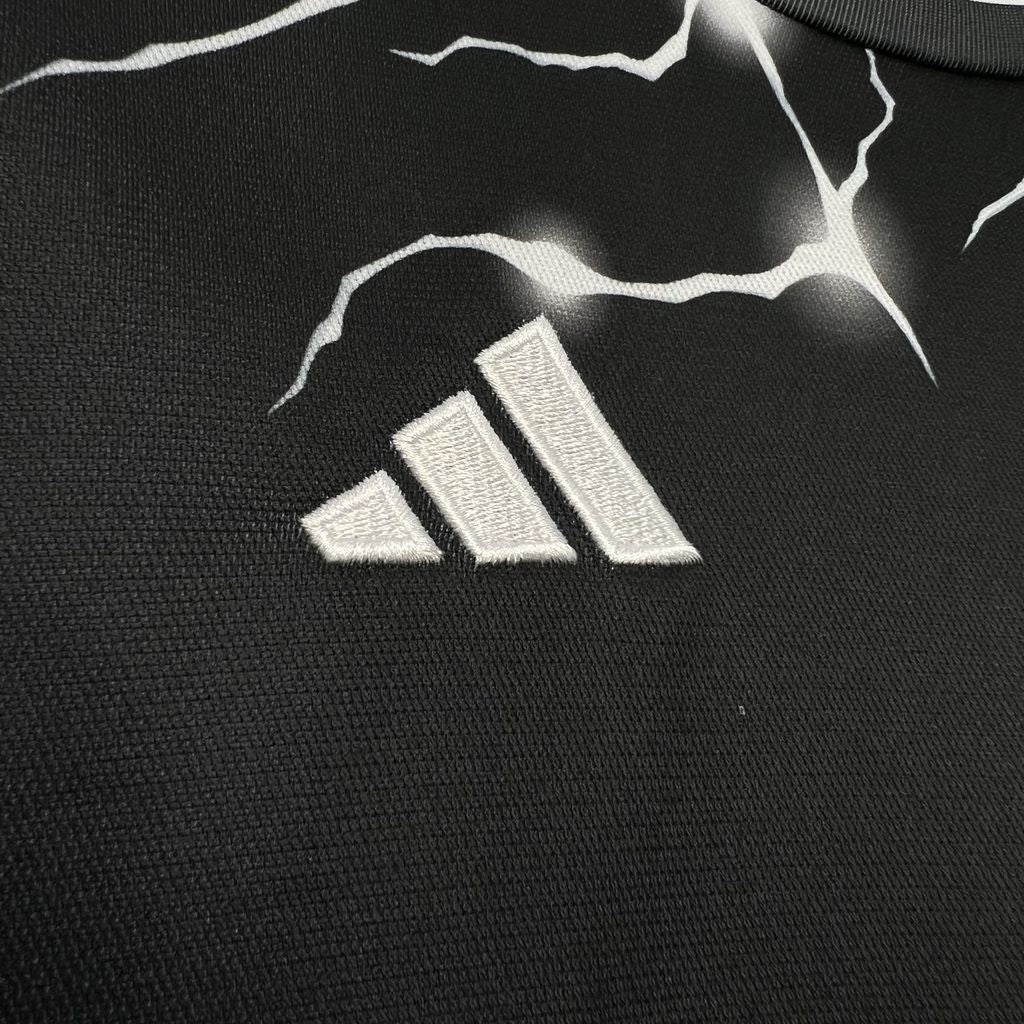 Camiseta Real Madrid "Black Panther"